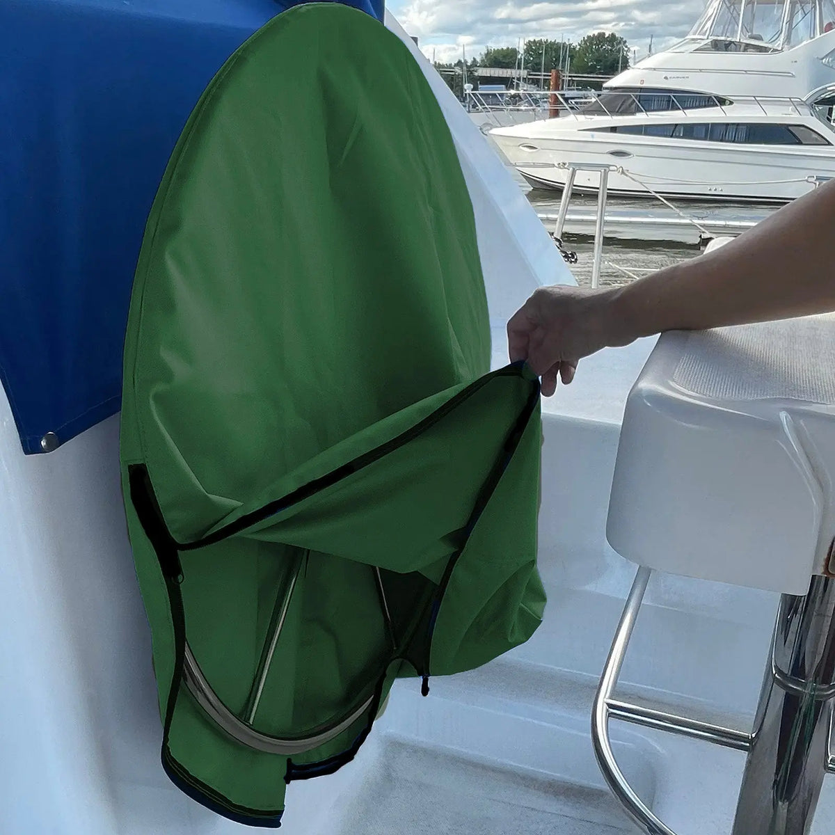 SAVVYCRAFT® green waterproof boat steering wheel cover on boat wheel with half-open zipper for easy installation and secure fit