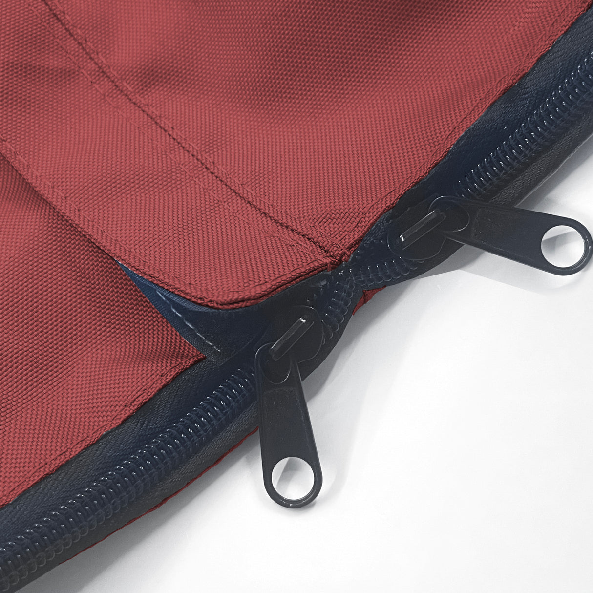 Close-up of SAVVYCRAFT® burgundy waterproof boat steering wheel cover showing heavy-duty zipper closure and reinforced stitching for marine durability