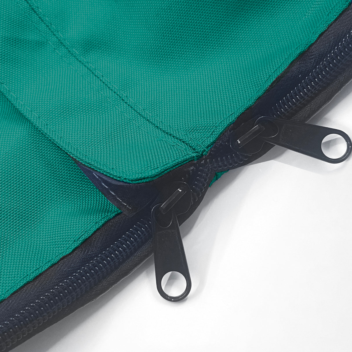 Close-up of SAVVYCRAFT® teal waterproof boat steering wheel cover showing heavy-duty zipper closure and reinforced stitching for marine durability