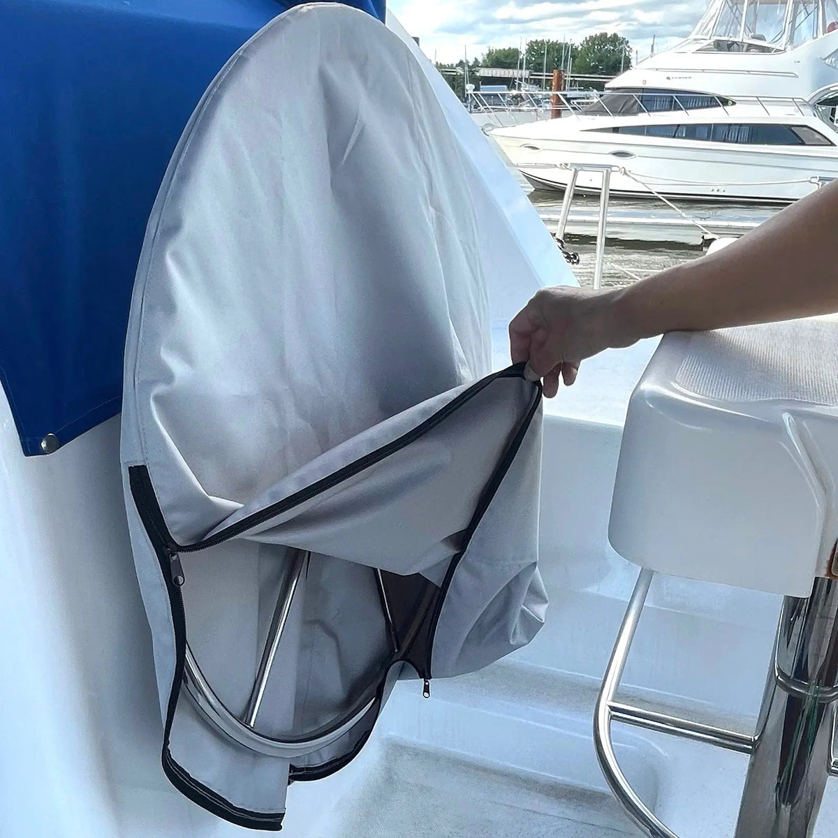 SAVVYCRAFT® grey waterproof boat steering wheel cover on boat wheel with half-open zipper for easy installation and secure fit