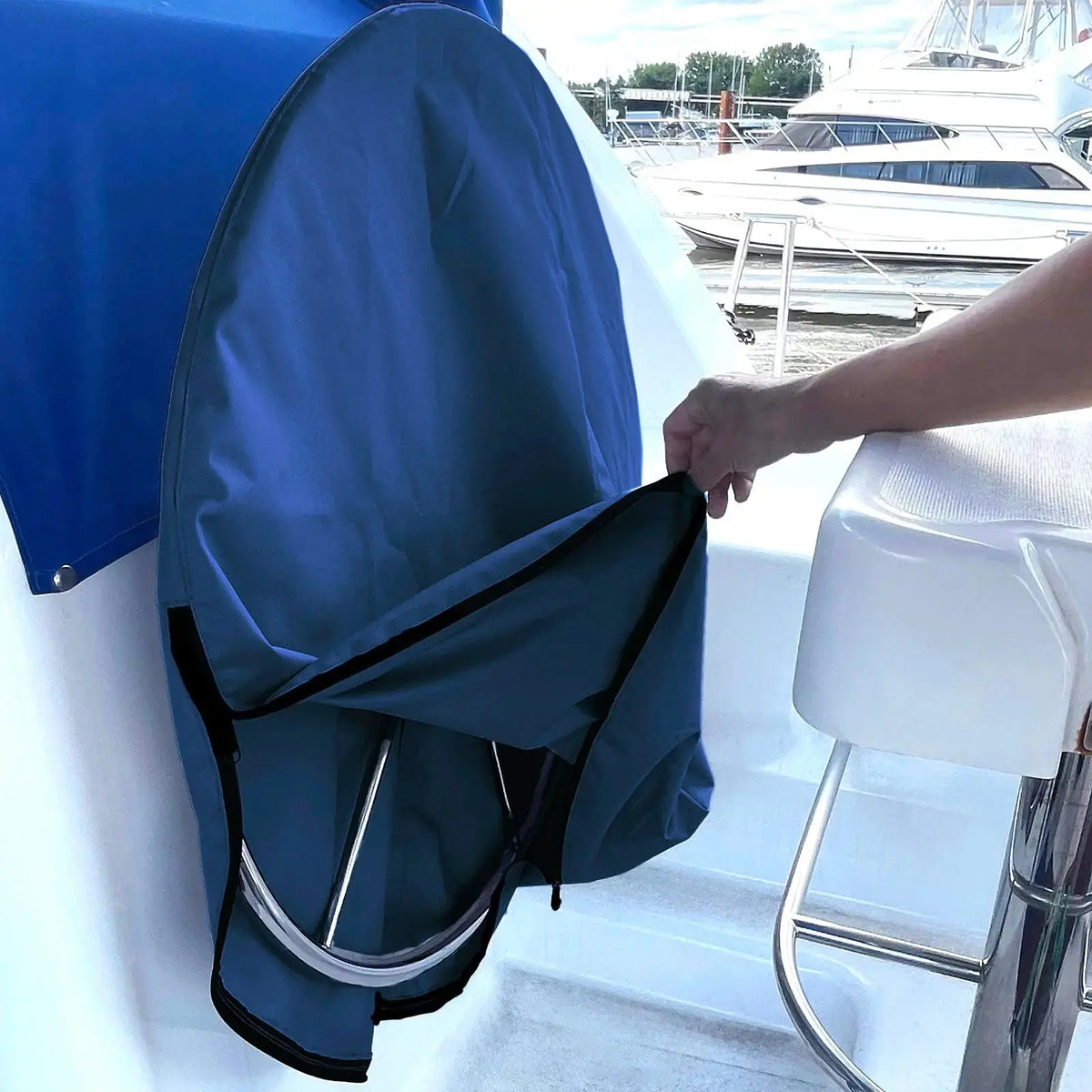 SAVVYCRAFT® navy waterproof boat steering wheel cover on boat wheel with half-open zipper for easy installation and secure fit
