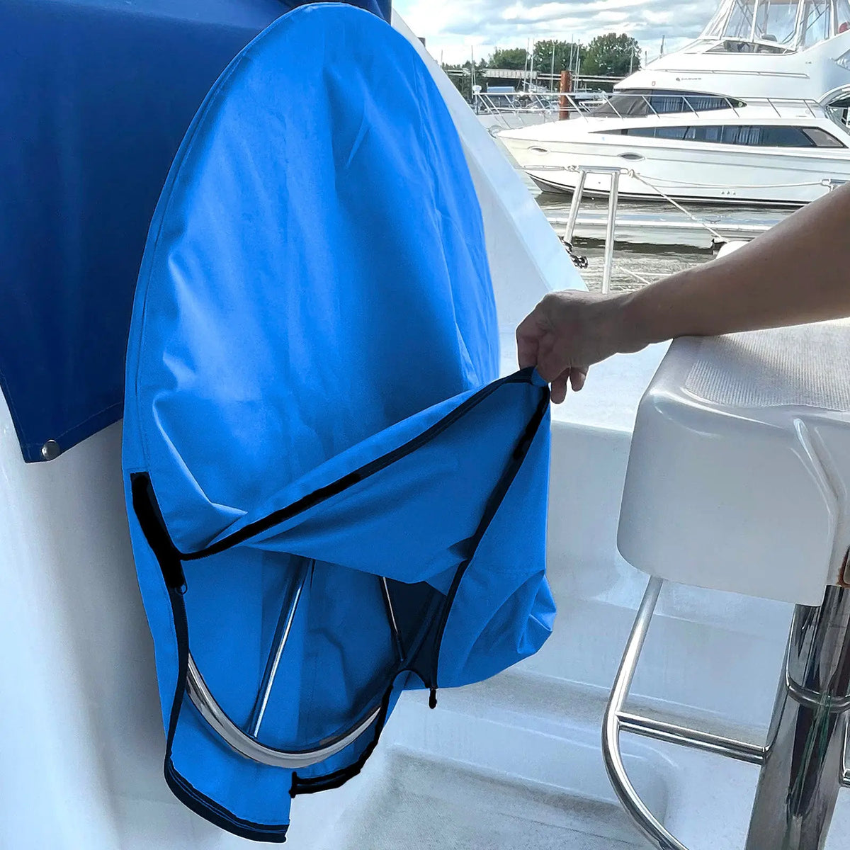 SAVVYCRAFT® blue waterproof boat steering wheel cover on boat wheel with half-open zipper for easy installation and secure fit