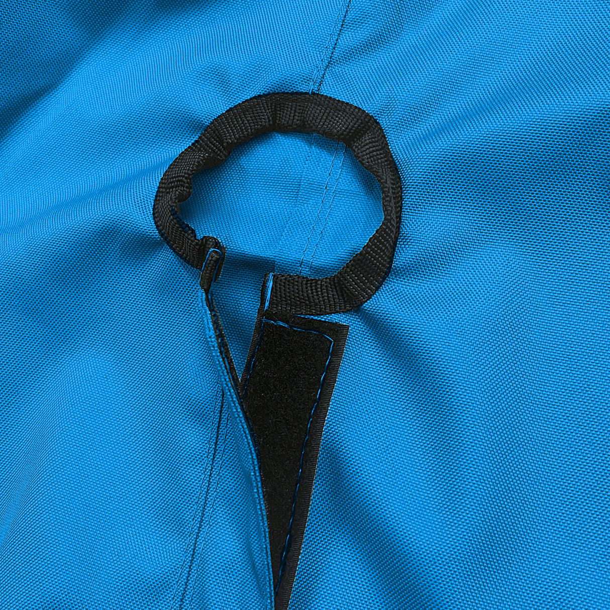 Close-up of SAVVYCRAFT® blue waterproof boat steering wheel cover showing elastic opening and reinforced fastening strap for secure marine fit