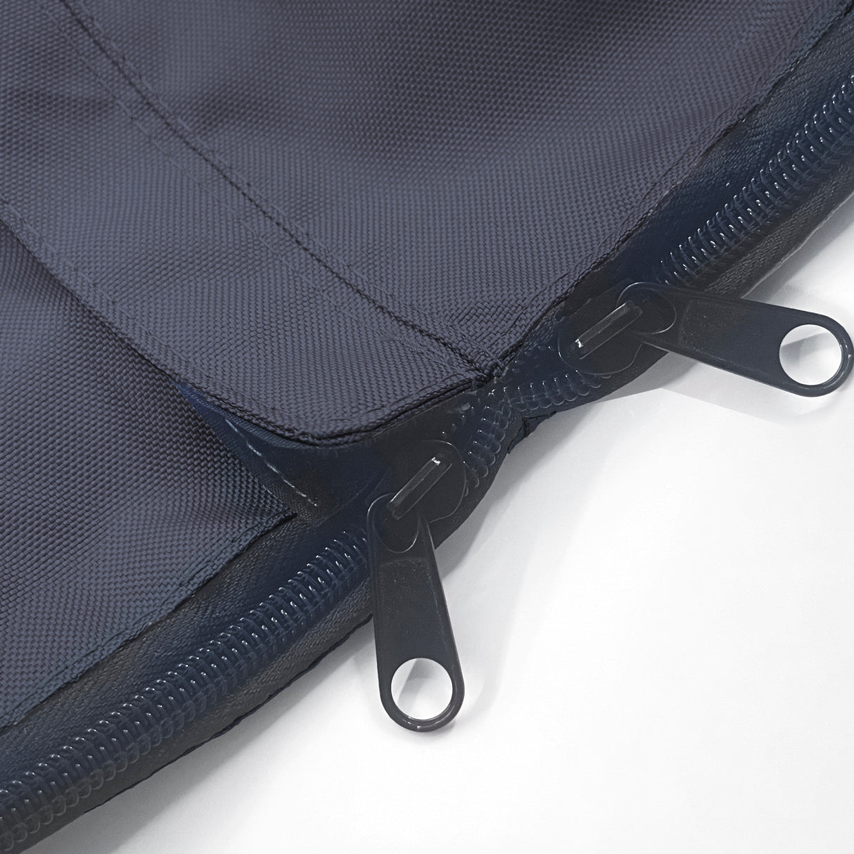 Close-up of SAVVYCRAFT® navy waterproof boat steering wheel cover showing heavy-duty zipper closure and reinforced stitching for marine durability