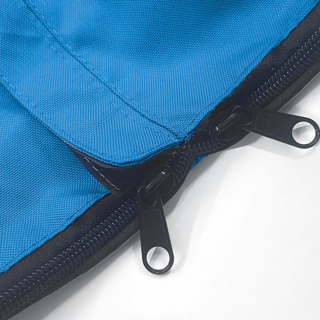 Close-up of SAVVYCRAFT® blue waterproof boat steering wheel cover showing heavy-duty zipper closure and reinforced stitching for marine durability