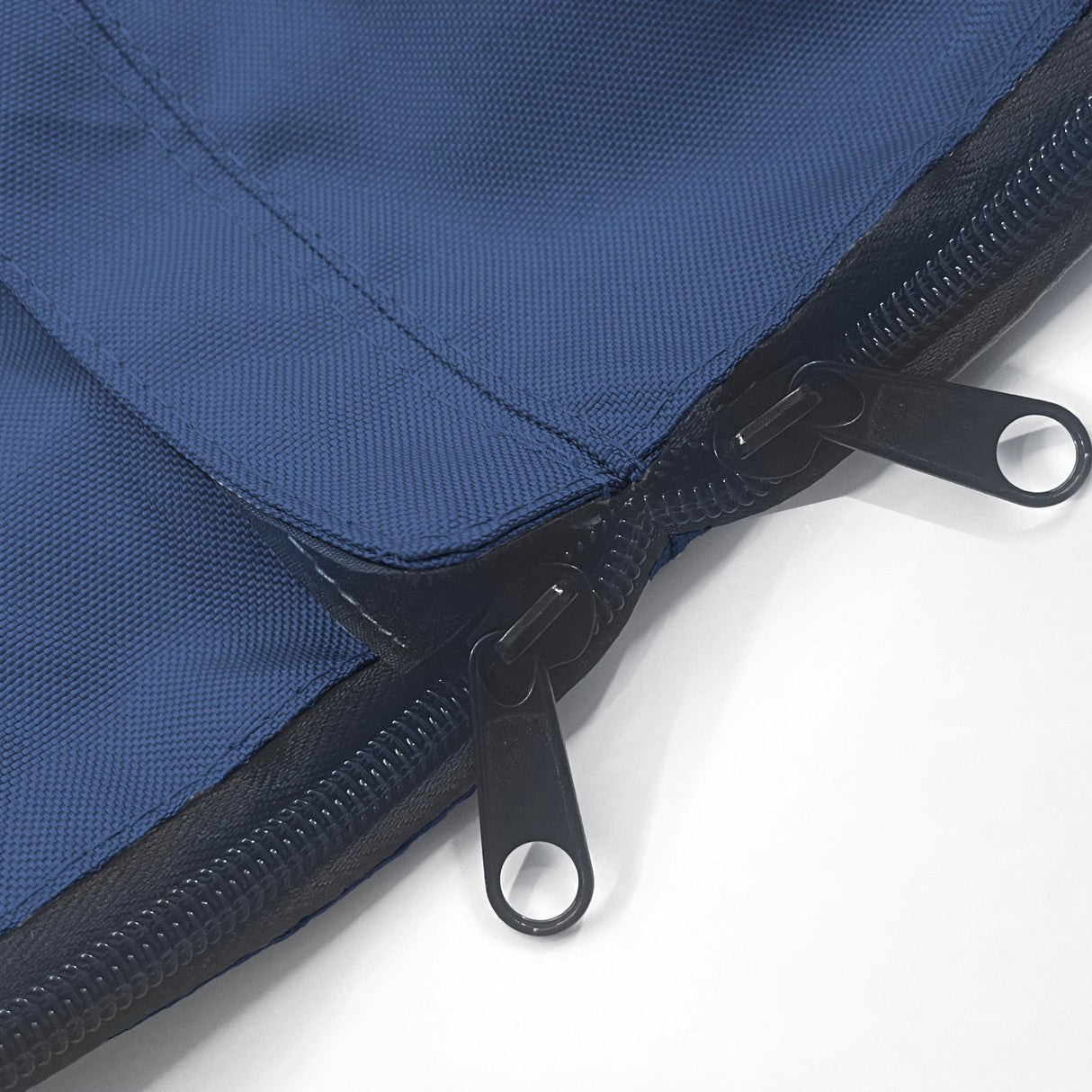 Close-up of SAVVYCRAFT® navy waterproof boat steering wheel cover showing heavy-duty zipper closure and reinforced stitching for marine durability